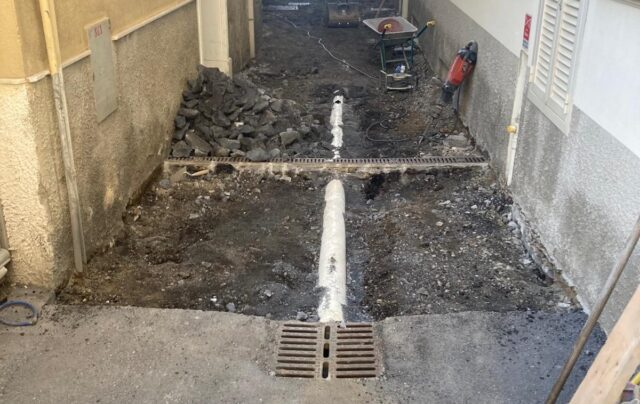 Ad Alassio proseguono i lavori di ripavimentazione di Borgo Coscia Ad Alassio proseguono i lavori di ripavimentazione di Borgo Coscia