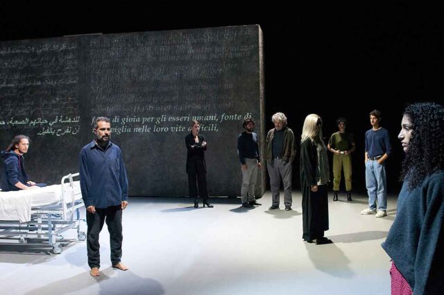 Al Teatro Modena amore e identità si fondono in Come gli uccelli Al Teatro Modena amore e identità si fondono in Come gli uccelli