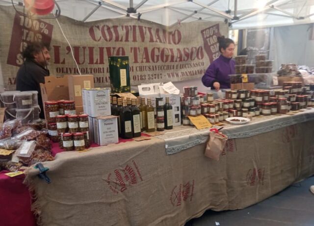 Tipicamente Chiavaritorna il mercatino agroalimentare in via Rivarola Tipicamente Chiavaritorna il mercatino agroalimentare in via Rivarola