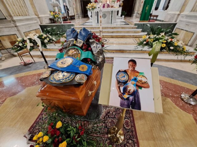 L'addio a Davis Yawe: emozionante cerimonia nella chiesa di Santa Fede a Marassi L'addio a Davis Yawe: emozionante cerimonia nella chiesa di Santa Fede a Marassi