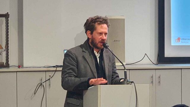 Mattia Crucioli presenta il Progetto Popolare di Stato Mattia Crucioli presenta il Progetto Popolare di Stato