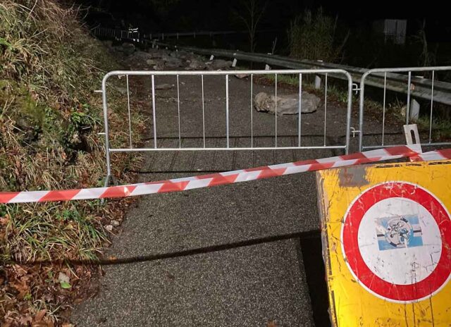 Frana in via Carso all’altezza di Panarello: strada chiusa Frana in via Carso all’altezza di Panarello: strada chiusa