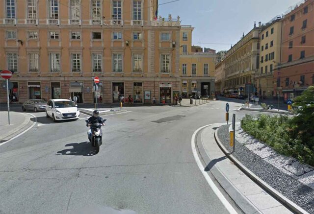 In piazza della Nunziata presenza di vernice sull’asfalto, prestare attenzione