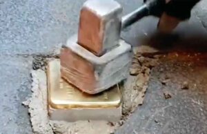 La Spezia, pietre d’inciampo in città per ricordare cittadini e poliziotti La Spezia, pietre d’inciampo in città per ricordare cittadini e poliziotti