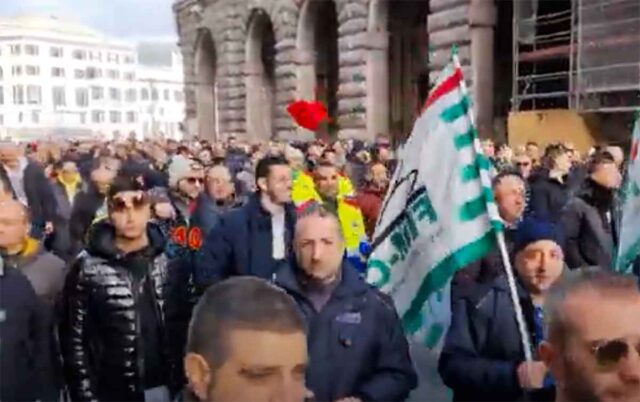 Portuali contro il riarmo: assemblea a Genova e sciopero