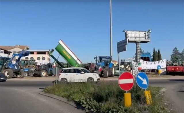 Agricoltori in rivolta in Europa: la situazione in Italia, Francia e Germania Agricoltori in rivolta in Europa: la situazione in Italia, Francia e Germania