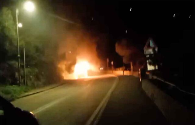 Strada Portofino-Santa: strada chiusa per Porter in fiamme | Video Strada Portofino-Santa: strada chiusa per Porter in fiamme | Video