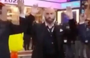 Sanremo 2024, l’esibizione di John Travolta diventa un caso Sanremo 2024, l'esibizione di John Travolta diventa un caso