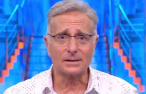 Paolo Bonolis commosso dice addio a Ciao Darwin Paolo Bonolis commosso dice addio a Ciao Darwin