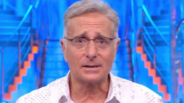 Paolo Bonolis commosso dice addio a Ciao Darwin Paolo Bonolis commosso dice addio a Ciao Darwin