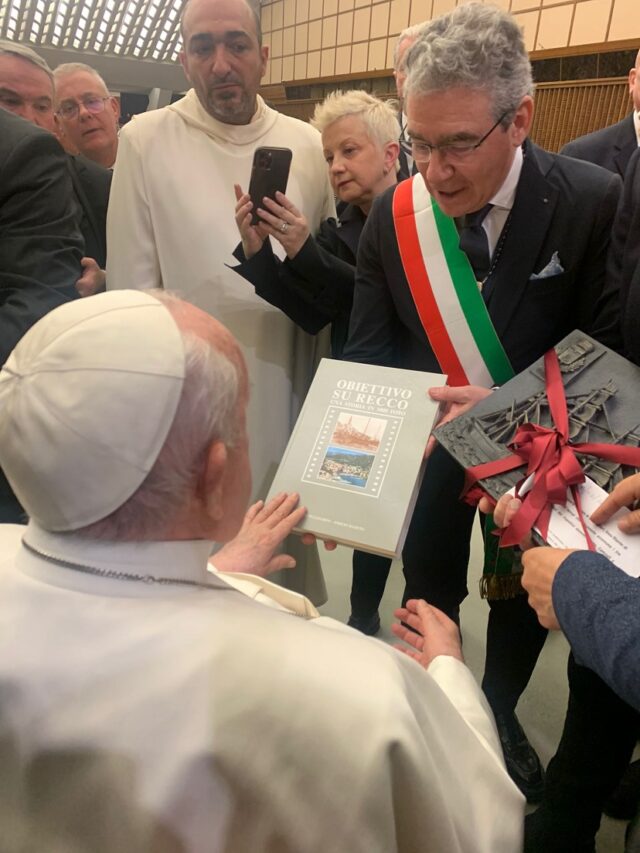 Il sindaco di Recco Carlo Gandolfo ricevuto da Papa Francesco