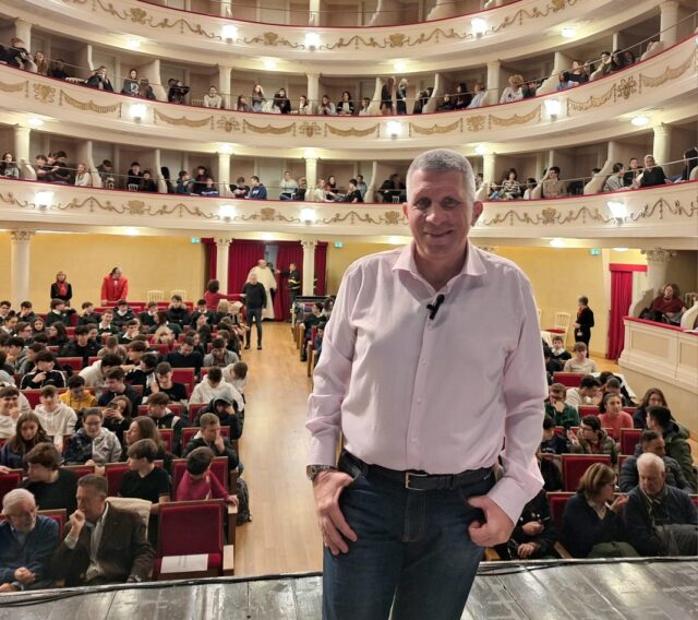 Dott. Claudio Pompei, consigliere comunale, ideatore del progetto “Giovani al Centro” Dott. Claudio Pompei, consigliere comunale, ideatore del progetto “Giovani al Centro”