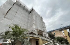 Sopralluogo degli amministratori all’interno della scuola di Sampierdicanne Sopralluogo degli amministratori all’interno della scuola di Sampierdicanne