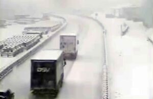 Incidente A6: neve, auto contro guardrail tra Altare e Millesimo Incidente A6: neve, auto contro guardrail tra Altare e Millesimo