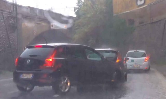 Maltempo in Liguria: piccole frane e allagamenti: la situazione Maltempo in Liguria: piccole frane e allagamenti: la situazione