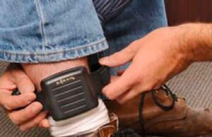 Sarzanese maltratta la compagna: applicato il braccialetto elettronico Arrestato 45enne a Dinegro: viola il divieto di avvicinamento