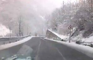 Tir intraversato sul Col di Nava – Statale 28: strada chiusa e code Tir intraversato sul Col di Nava - Statale 28: strada chiusa e code