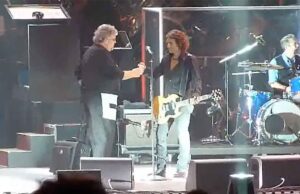 Claudio Maioli, manager di Ligabue, si ritira: gli emozionanti addii Claudio Maioli, manager di Ligabue, si ritira: gli emozionanti addii