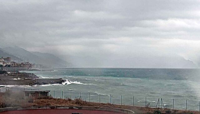 Maltempo in Liguria, nuvole e pioggia su tutta la regione