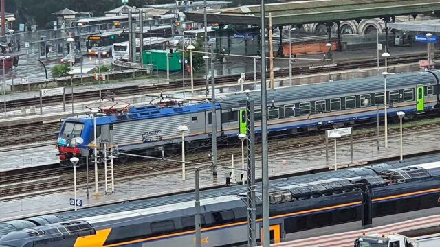 Maltempo a Genova, problemi ai treni per la  pioggia Maltempo a Genova, problemi ai treni per la pioggia