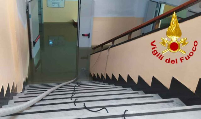 Scuola allagata a Rivarolo a causa della pioggia