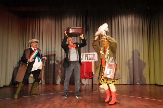 Teatro della Tosse, spettacolo Stupidi della Compagnia Teatro TILT