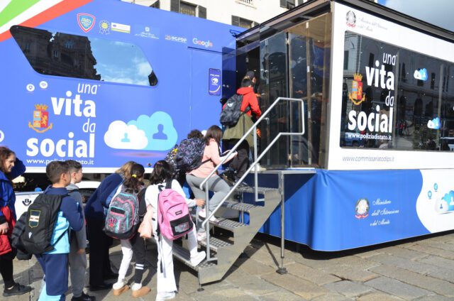 Una Vita da Social, il truck della Polizia arriva a Lerici venerdì 16 febbraio Una Vita da Social, il truck della Polizia arriva a Lerici venerdì 16 febbraio