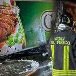 A fuoco rimorchio sulla A7 nella notte, fiamme spente dai VVF