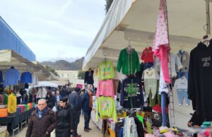 Mercato merci varie di Voltri, gli operatori tornano in piazza Villa Giusti Mercato merci varie di Voltri, gli operatori tornano in piazza Villa Giusti