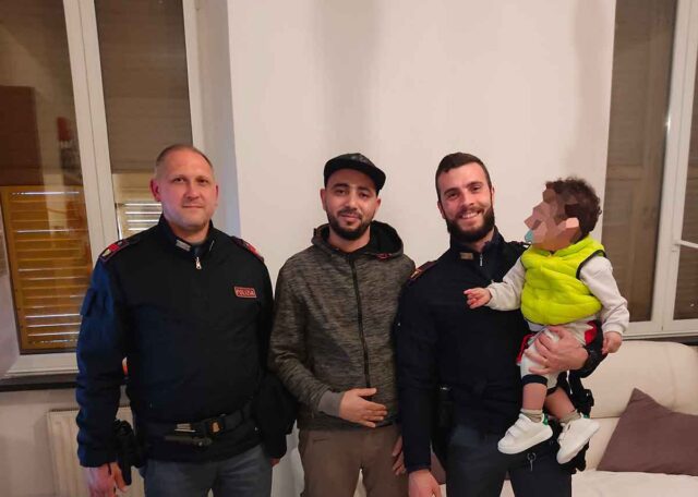 Chiavari, la volante come un'ambulanza per salvare un bimbo Chiavari, la volante come un'ambulanza per salvare un bimbo