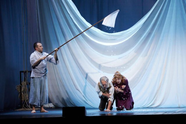 Teatro Ivo Chiesa, ll calamaro gigante sfida la vita prevedibile Teatro Ivo Chiesa, ll calamaro gigante sfida la vita prevedibile