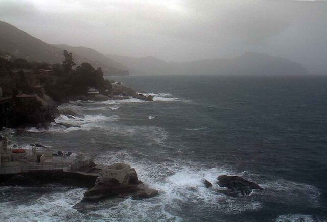 Revocato divieto balneazione in alcune zone del litorale genovese