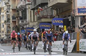 La Milano Sanremo va al belga Jasper Philipsen