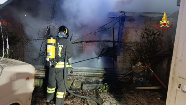 Struppa, incendio a distributore di benzina: fiamme spente dai VVF Struppa, incendio a distributore di benzina: fiamme spente dai VVF