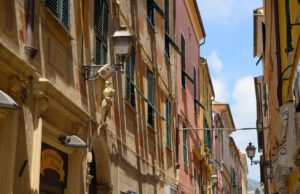 Alassio, al via la prima edizione del concorso Shopping col sorriso Al via dal 25 aprile ad Alassio la prima edizione del concorso “Shopping col sorriso”