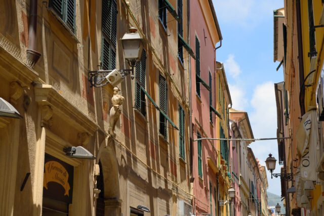 Al via dal 25 aprile ad Alassio la prima edizione del concorso “Shopping col sorriso” Al via dal 25 aprile ad Alassio la prima edizione del concorso “Shopping col sorriso”