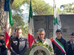 Recco, Festa della Liberazione: Gandolfo depone le corone d’alloro Recco, Festa della liberazione: Gandolfo depone le corone d'alloro