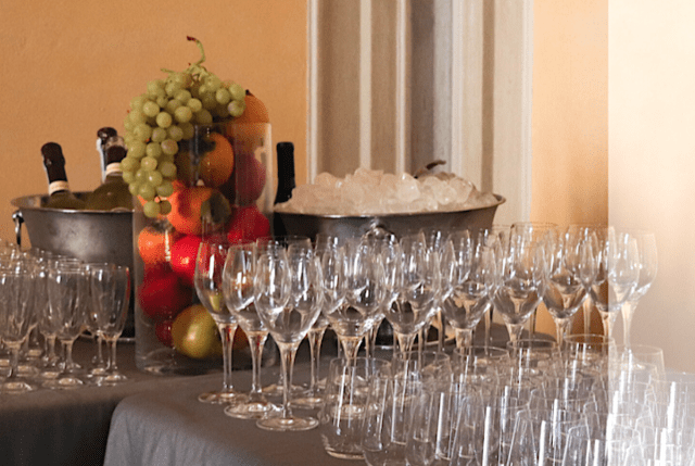 Organizzare un evento aziendale di successo a Genova: il ruolo cruciale del catering