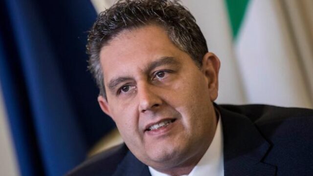 Toti ha votato nel seggio di Ameglia Toti ha votato nel seggio di Ameglia