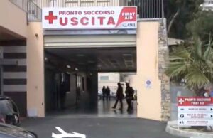 Vallecrosia, schianto contro auto parcheggiate: due feriti Vallecrosia, schianto contro auto parcheggiate: due feriti
