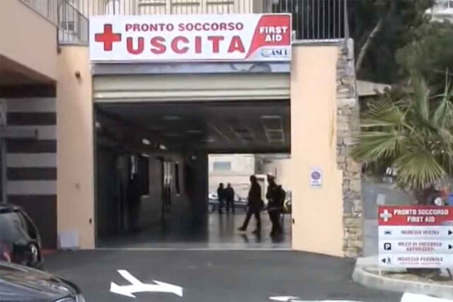 Vallecrosia, schianto contro auto parcheggiate: due feriti Vallecrosia, schianto contro auto parcheggiate: due feriti