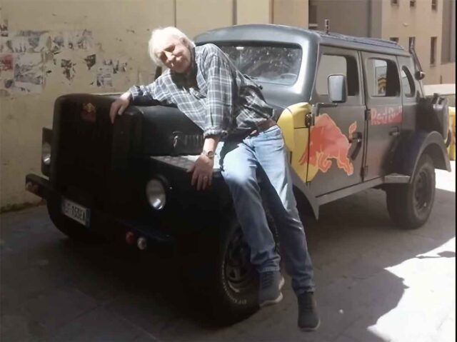 La special car di Red Bull al Berio Cafè di Genova