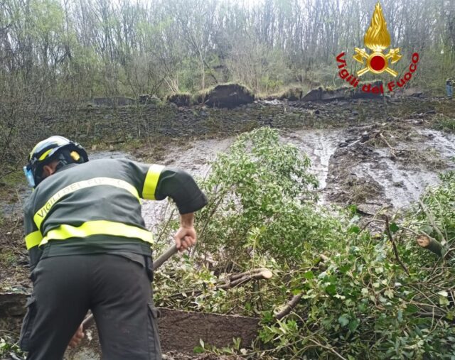 Bargagli, frana lungo la SS45: Cambio al servizio Bus Amt Frana a Carasco: strada liberata dopo l'intervento del Comune e dei vigili del fuoco