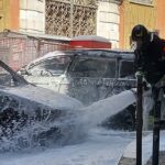 Incendio auto in piazzetta del Ferro