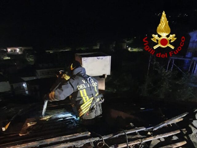 Cicagna, a fuoco tetto abitazione: giovane salva Cicagna, a fuoco tetto abitazione: giovane salva
