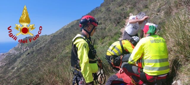 Forte dei Ratti, escursionista colto da malore soccorso dai VVF Forte dei Ratti, escursionista colto da malore soccorso dai VVF