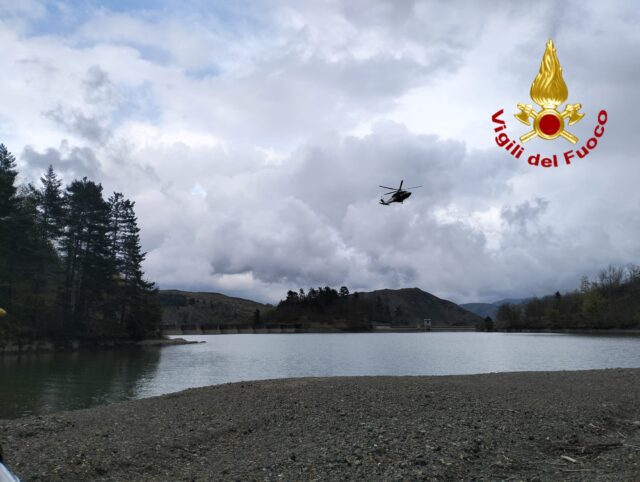 Tragedia al Lago di Giacopiane: uomo muore inghiottito dalle sabbie mobili Tragedia al Lago di Giacopiane: uomo muore inghiottito dalle sabbie mobili