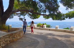 Comune Alassio, ok a belvedere di Santa Croce per piccoli eventi privati Alassio concede l'utilizzo del belvedere di Santa Croce per piccoli eventi privati, su proposta dell'Assessore al Commercio e suolo pubblico