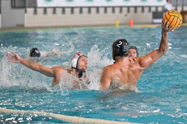 Pro Recco Trionfa in Gara 1: 8-5 sulla RN Savona Pro Recco Trionfa in Gara 1: 8-5 sulla RN Savona