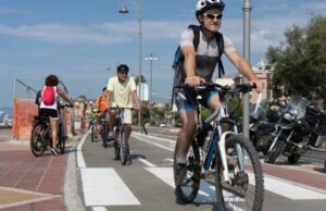 Corso Italia, intitolazione pista ciclabile a Michele Scarponi e Rocco Rinaldi Intitolazione della Pista Ciclabile di Corso Italia a Michele Scarponi e Rocco Rinaldi
